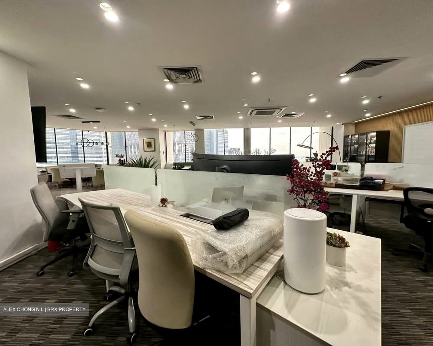 International Plaza (D2), Office #557091751